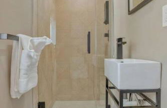 Stunning 2 Story Villa with Pool - Photo 34