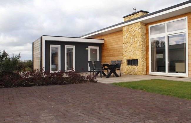 Chic Home With Sauna - Photo 35