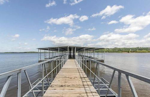 Relax surrounded by nature in this 1BD resort condo with resort amenities - Foto 22