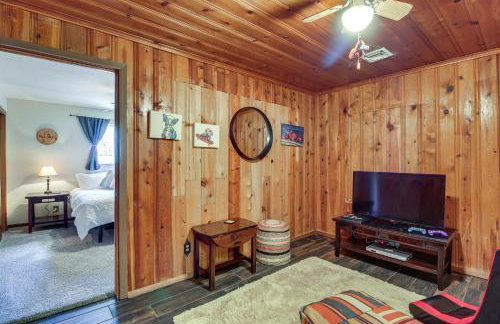 Furnished Porch and Gas Grill Lakeside Cottage Stay - Foto 12