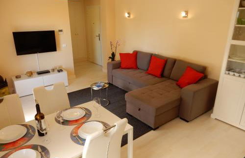 Beach & Sea Apt, Fast WIFI, Airco, Private Parking and Pool - Foto 14