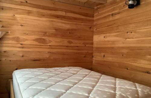 Lakeside Tiny Cozy Retreat - Photo 5