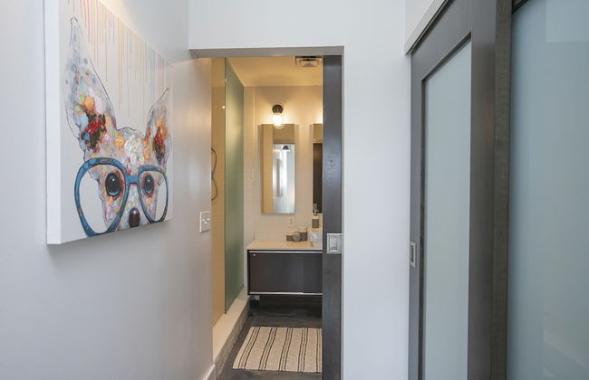 Sleek Furnished Modern Downtown Condo - Foto 37