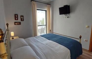 Notos Guesthouse - Photo 2