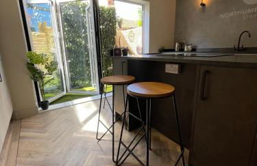 Stunning Town Center Cottage with hot tub - Foto 12