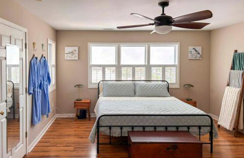 2 Mi to Atlantic Beach Coastal Retreat with Deck - Foto 12