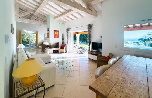 Exclusive Authentic Riviera Villa - Private Pool, Pétanque Court, Panoramic Mediterranean Sea & Estérel Mountain Views - Foto 38