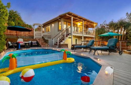 Majestic 5BR Villa with Guesthouse, Pool & Spa - Foto 1