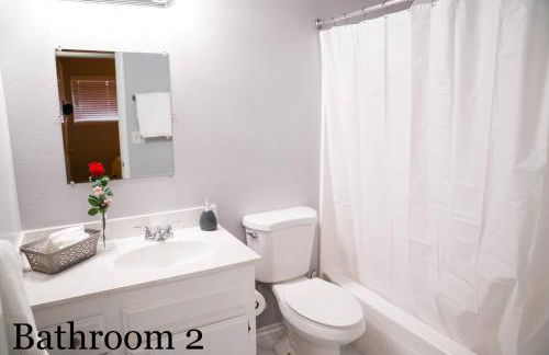 Enchanting Garden with Luxe Jacuzzi Spacious Yard - Foto 23