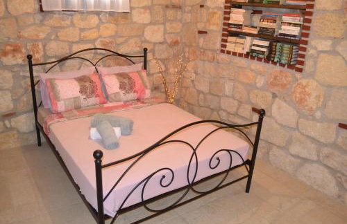 Artemis Stone House - Photo 20