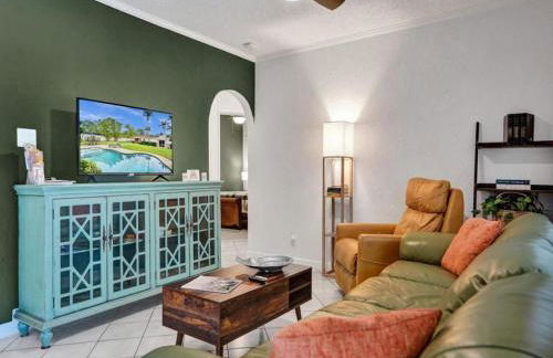 3 min. walk to Wilton Drive, pool and huge yard - Photo 25