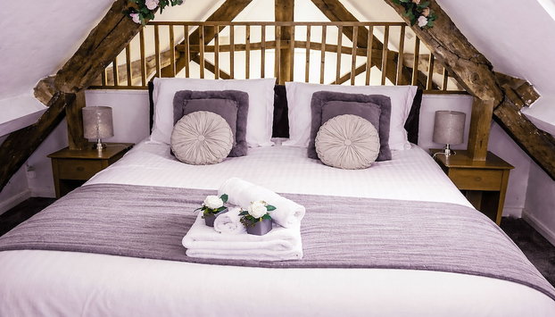 Romeo Cottage - Sleeps 4 - Open Plan Barn - Private Hot Tub & Garden - Foto 4, Zimmer