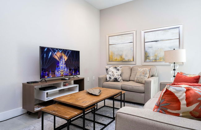 Modern Chic Home Mickey and Toy Story Rooms - Foto 14