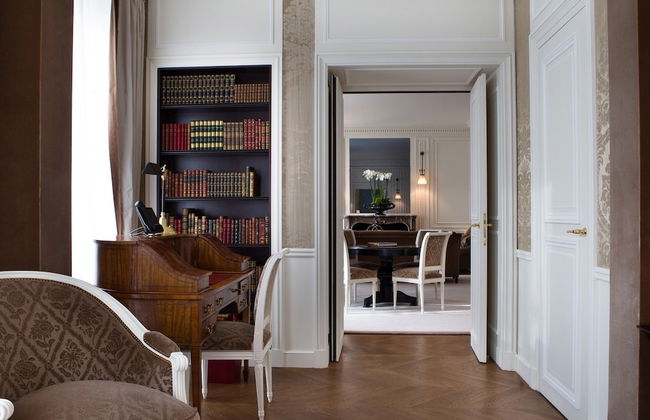 La Reserve Paris Hotel and Spa - Photo 20