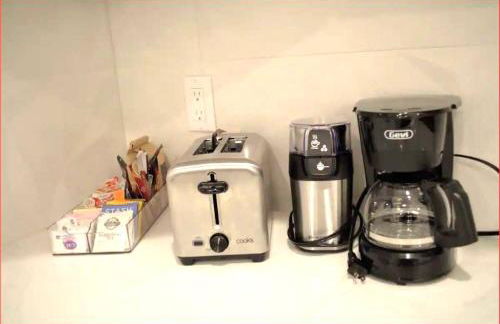 Dimond Abode Vacation Rental, Oakland California Dimond District - Photo 17