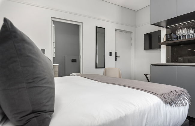 One Calais Luxury Apartments - Photo 56