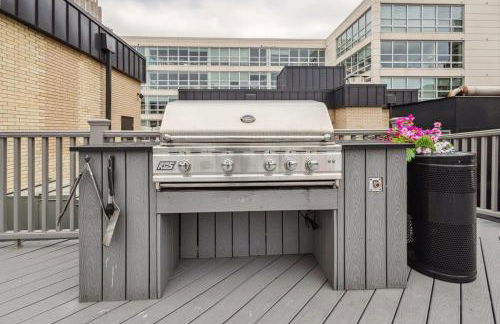 2BR Executive Downtown Apartment - Photo 70