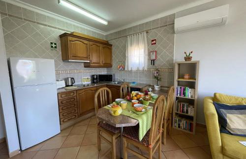 VILLA EBER - independent 1 & 2 bedroom apartments, pool, air con, fast Wi-Fi, near old town of Albufeira and beaches - Foto 16