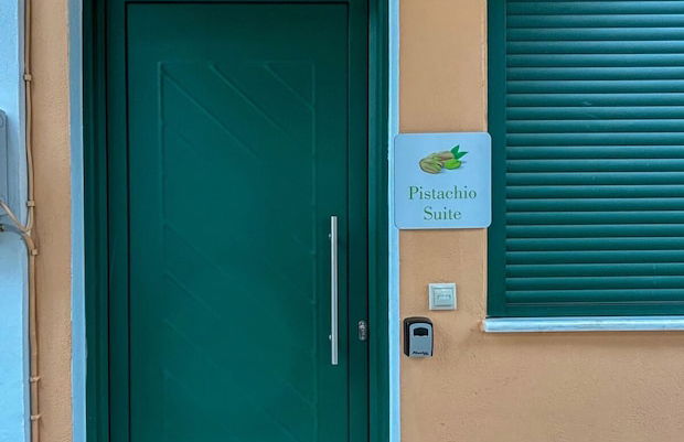 Pistachio Suite - Town Centre - Photo 18