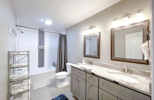 New 4 Bedroom House for Downtown Travelers - Foto 46