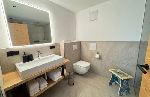 DAS BISCHOF - 5 exklusive Ferienwohnungen und 1 Doppelzimmer - 4x mit privater Zirben Sauna - Semmelservice & Hindelang PLUS - Foto 21