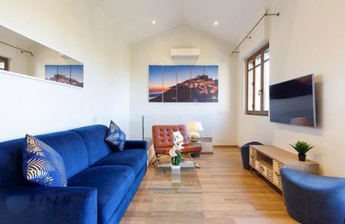 Villa d exception avec terrasse, jacuzzi, vue mer, parking, en plein cœur du village de Eze - Foto 2