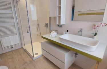 Casa Evelina con Parcheggio esterno e Garage gratis, appartamento con idromassaggio per due - Photo 11