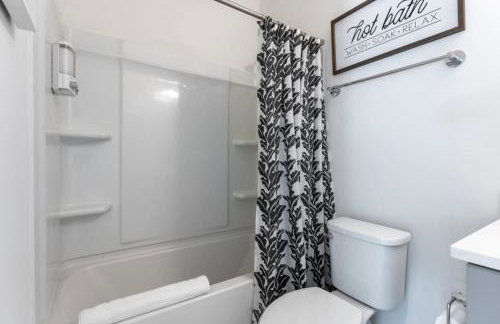 6 Bedroom Quiet Townhome! 6min to Airport & 15min to Downtown! - Foto 34