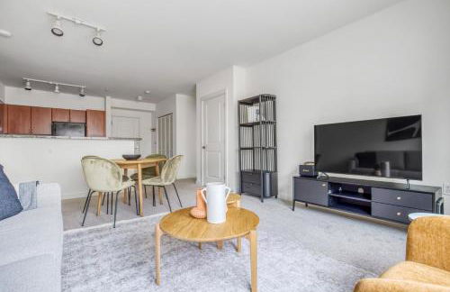 Downtown Bellevue 2BR w WD Storage nr Shops SEA-318 - Foto 3