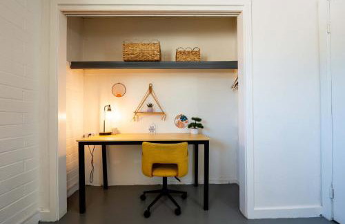 Spring Dream 2BR Apt with Parking in the Heart of DT - Foto 12