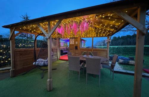 FINN VILLAGE "Raspberry Cottage" Private Garden, 6-seater HOT TUB, Firepit & Pizza Stove - Foto 22