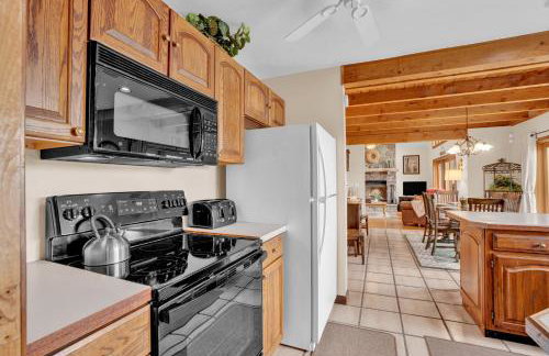 Lakefront Family Home, Kayaks, Hot Tub, Fireplace - Foto 18