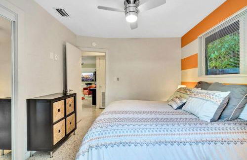 Heated pool, parking, 5 min walk to food and fun! - Foto 17