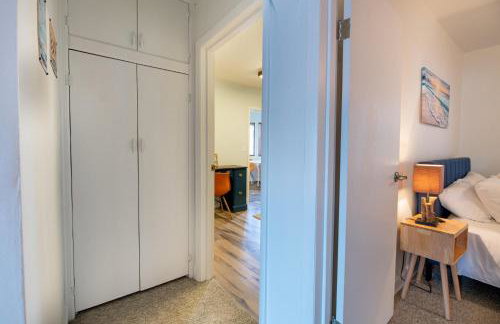 Surf Shack- North Muskegon Oasis - Foto 33