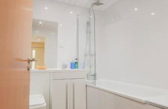 Stylish Modern Newly Built Apartment 15 min From City Centre - Foto 24