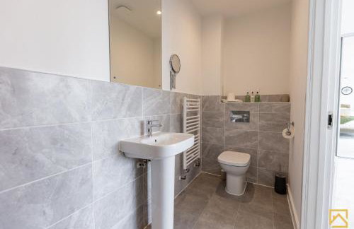 Outstanding 5 Bedroom Townhouse, Canal Views By Valore Property Services - Foto 56