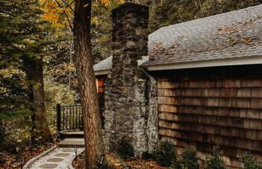 Creek Side Cabin with Wood Fired Hot Tub and Fire Pit - Foto 1