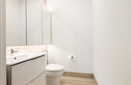 Stylish 3BR Luxury Retreat in the Heart of FiDi - Photo 17