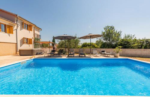 New! Holiday Home Tina with pool - Foto 1