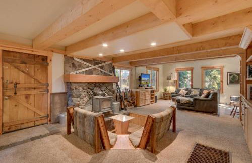 West Pine Cabin on the West Shore by Tahoe Getaways - 2 BR w 2 Bonus Rooms, Hot Tub, Pool Table & Pet Friendly - Foto 6