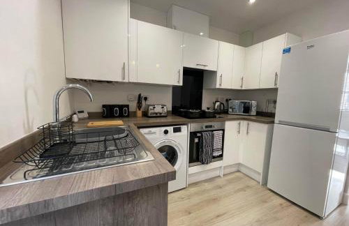 3 Bedroom New House with Wi-Fi Sleep 5 By Home Away From Home - A - Foto 8