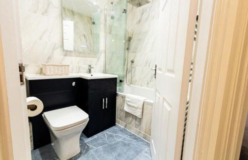 Charming Home in Bromsgrove - Perfect for Groups - Foto 60