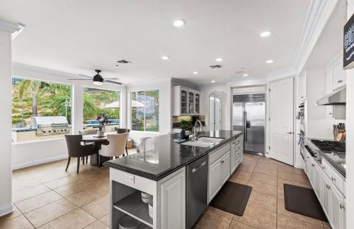 Modern Hilltop Retreat - Foto 18