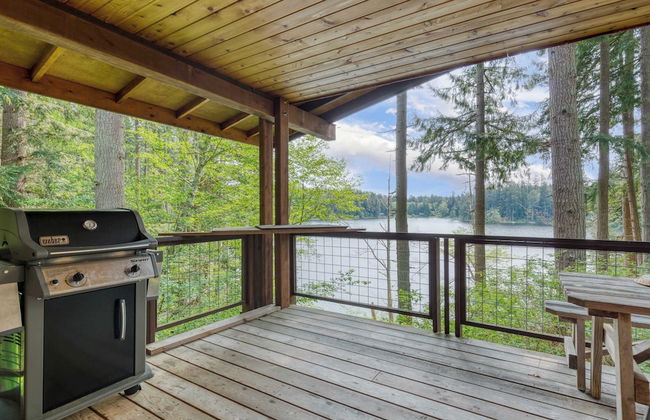 Goss Lake Chalet by Avantstay Lakefront w/ Dock - Photo 30