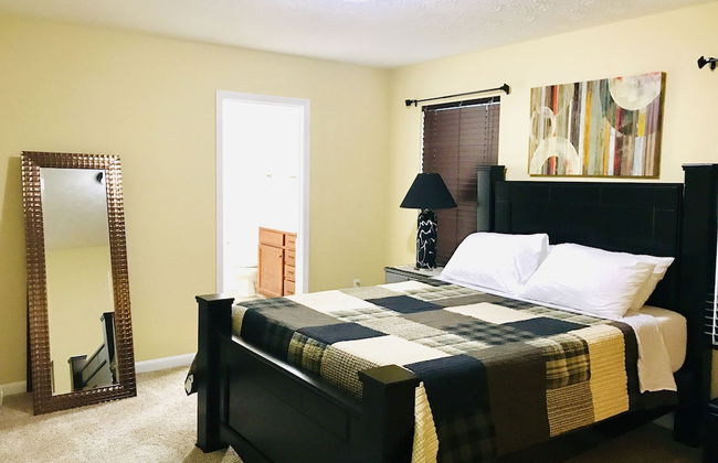 Spacious 3 BR Ranch House W Patio Yard in a Quiet Suburb - Foto 1