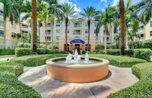 Turnkey Tranquility with Marina & Intercoastal views - Foto 11