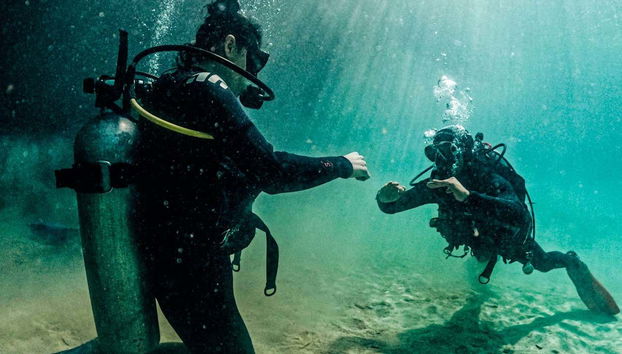 Instrutor explicando