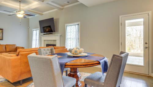 Patio with Fireplace Spacious Sharpsburg Home! - Foto 5