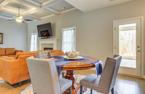 Patio with Fireplace Spacious Sharpsburg Home! - Foto 5