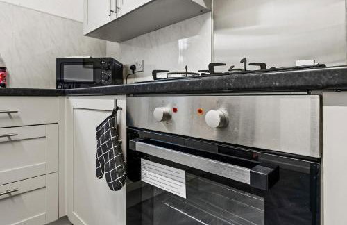 Manchester Contractor House - Fast WiFi - Sleeps 7! - Foto 11